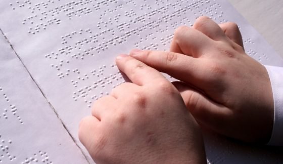Читать на равных: в Украине впервые издана художественная рельефно-контурная книга для детей с нарушениями зрения