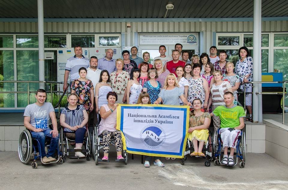 В Краматорську в приміщенні Донбаського центру професійної реабілітації інвалідів розпочався другий день тренінгу з відкриття власної справи в рамках Міжнародного проєкту «Тренінги, розширення економічних можливостей, допоміжні технології та послуги медичної/фізичної реабілітації»