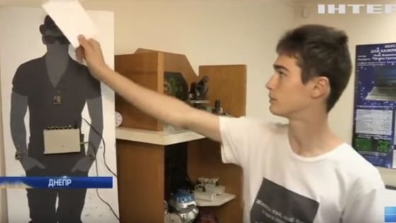 Український школяр винайшов "помічника" для незрячих людей