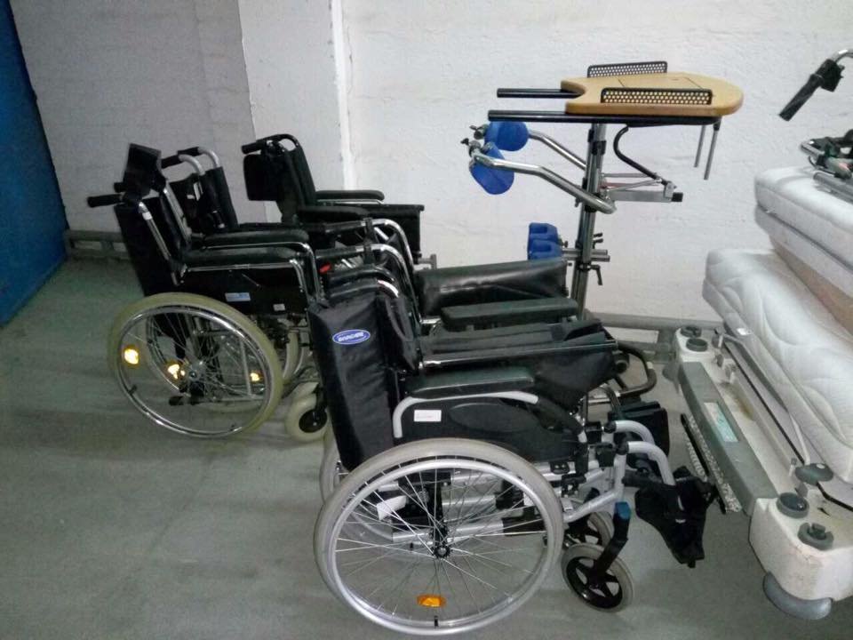 Благодійники у Львові шукають, кому віддати 100 візків