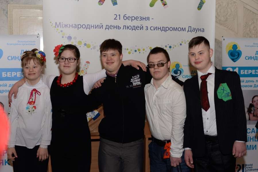 Почуйте наш голос! Молоді люди з синдромом Дауна розповіли в парламенті про свої мрії й сподівання