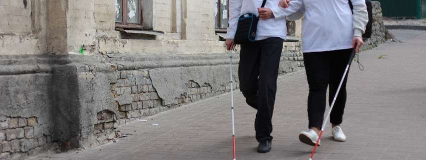 Київ на дотик та звук: незрячі проводять у столиці квест на доступність міста