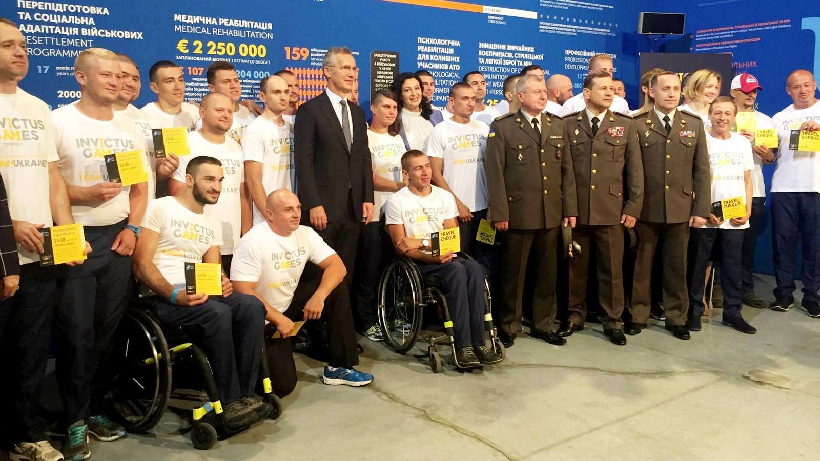 Генеральний секретар НАТО вручив подорожні сертифікати основному складу збірної України "Ігор Нескорених"