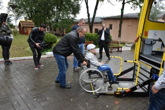 Навчально-реабілітаційний центр Святого Миколая отримає спеціалізований шкільний автобус