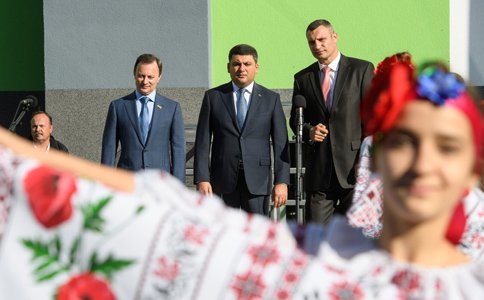 Уряд продовжить фінансування програм інклюзивної освіти, - Володимир Гройсман