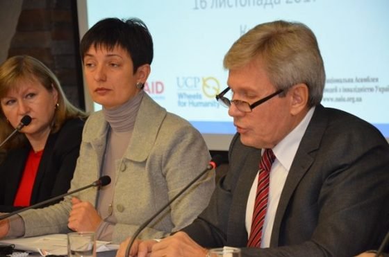 Забезпечення людей в Україні відповідними кріслами-колісними для покращення їхнього здоров’я та якості життя
