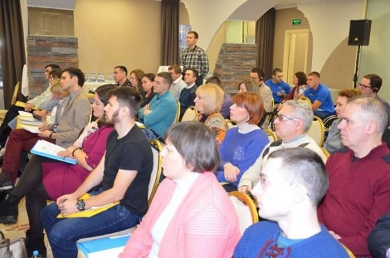 Забезпечення людей в Україні відповідними кріслами-колісними для покращення їхнього здоров’я та якості життя