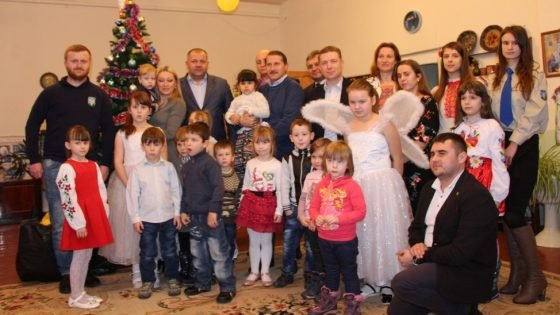 З нагоди Дня Святого Миколая керівництво міста привітало вихованців ДДТЗДІ «Надія» та ДБ «Оранта»