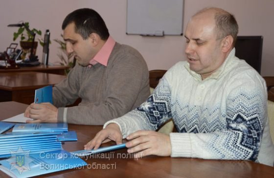 На Волині з ініціативи поліцейських видали пам'ятку про права затриманого шрифтом Брайля