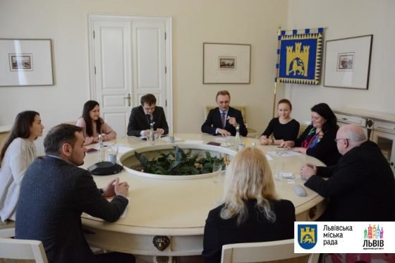 Шотландська благодійна організація готова допомогти Львову зі спеціальними візками для людей з інвалідністю