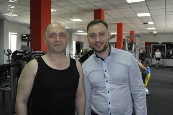 Незрячий Анатолій робить 5 видів масажу