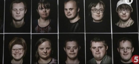 "Хочуть бути частиною суспільства": у Києві відкрили виставку, співтворцями якої стали люди із синдромом Дауна