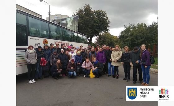 Півсотні людей з інвалідністю здійснили одноденну мандрівку до Тернополя