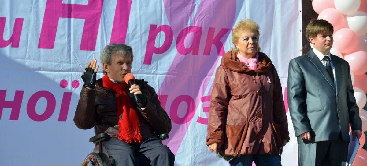 Вулицями Києва пройшов марш “Всім світом проти раку”
