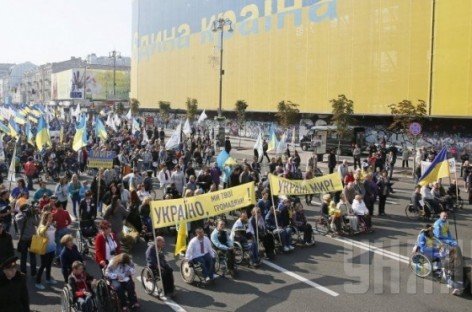 У Києві люди з інвалідністю провели Марш миру та закликали поранених військових не падати духом