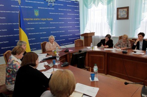Фахівці обговорили питання отримання дітьми з порушеннями інтелекту документа про базову загальну середню освіту