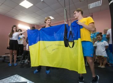 Марина Порошенко разом із дітьми відвідала відкрите тренування плавців Національної Паралімпійської збірної команди України