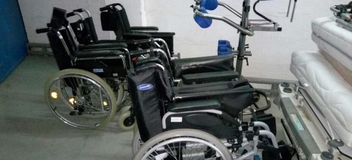 Благодійники у Львові шукають, кому віддати 100 візків