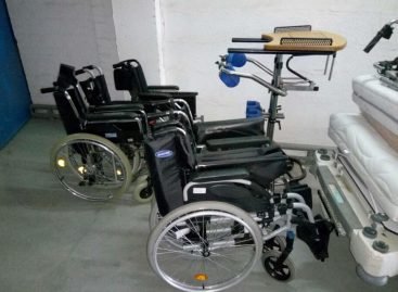 Благодійники у Львові шукають, кому віддати 100 візків