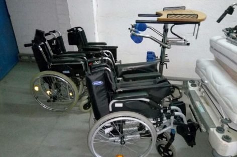 Благодійники у Львові шукають, кому віддати 100 візків