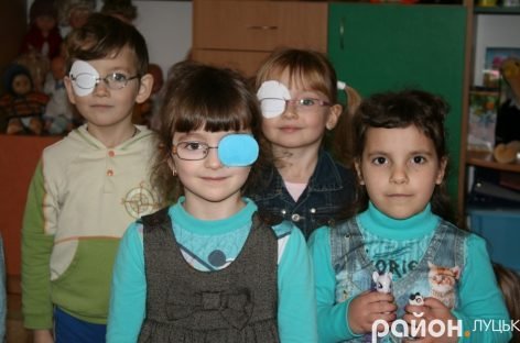 Пазли, конструктори та мозаїки: як луцькі діти із порушенням зору займаються у дитсадку