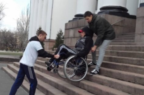 Театрам і музеям дають півтора року на облаштування умов для людей з інвалідністю