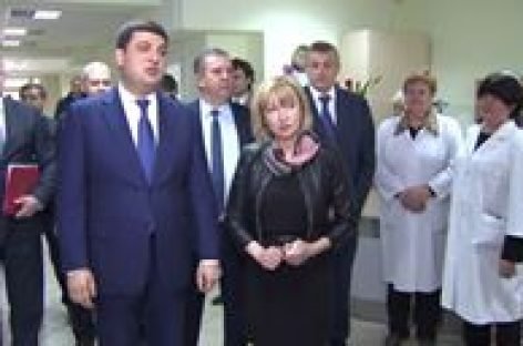 Володимир Гройсман відвідав Харківський Інститут протезування