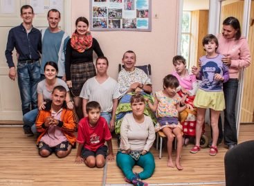 Шокуючі реалії Залучанського дитбудинку: працівники інтернату забирають у дітей з інвалідністю їжу та одяг