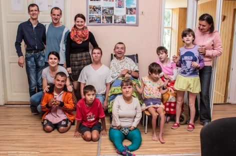 Шокуючі реалії Залучанського дитбудинку: працівники інтернату забирають у дітей з інвалідністю їжу та одяг