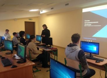 Благодійна школа “Розумне майбутнє” надає ІТ-освіту дітям з центру соціальної реабілітації дітей з інвалідністю