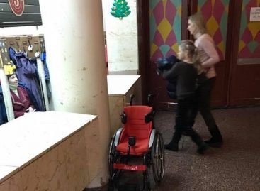 Через 3 місяці після випадку з дитиною на візку Національний цирк купив підйомник