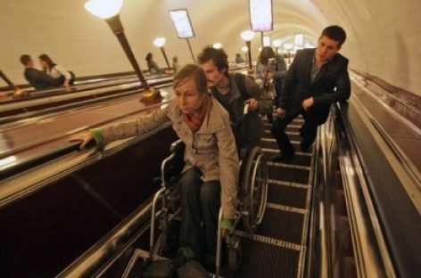 В Киеве больше половины станций метро недоступны для людей с инвалидностью