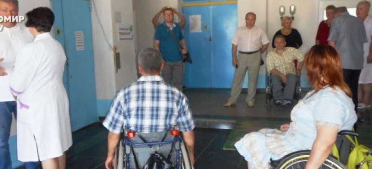 Хорошів проінспектували на доступність для людей з інвалідністю