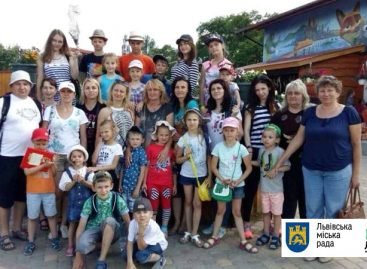 Для 25 дітей та їхніх батьків організували слухо-мовну реабілітацію у с. Явора
