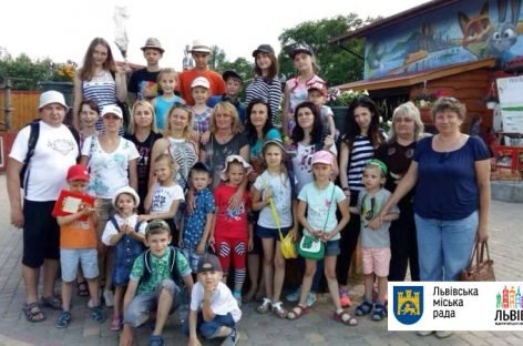 Для 25 дітей та їхніх батьків організували слухо-мовну реабілітацію у с. Явора