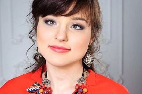 19-летняя киевлянка, из-за тяжелой болезни не умеющая ни читать, ни писать, создает уникальную бижутерию