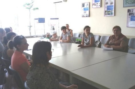 В Деснянському районному центрі зайнятості організовано громадські роботи з супроводу осіб з інвалідністю по зору
