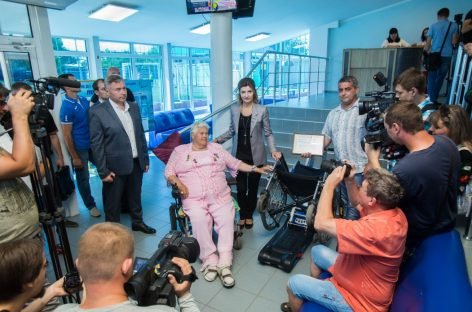 Марина Порошенко передала гусеничний підйомник спортсменам на візках Луганської ДЮСШ для осіб з інвалідністю у місті Кремінна