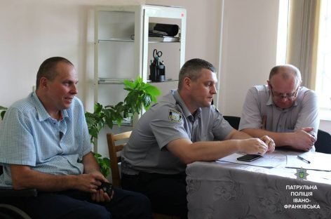 У Франківську патрульні зустрілися з громадкістю з інвалідністю