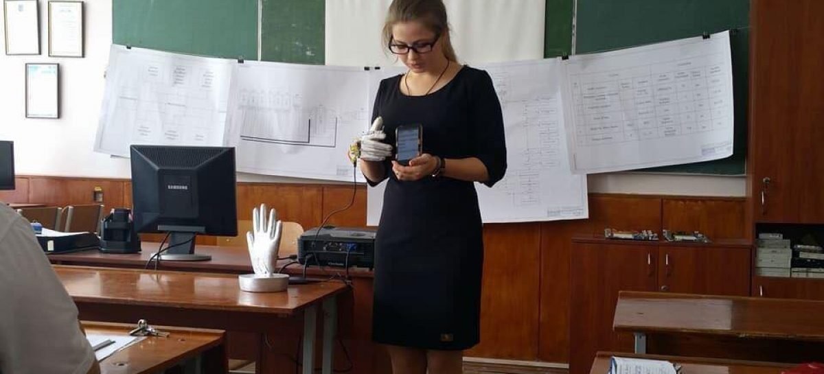 Українка створила пристрій здатний покращити спілкування людей з порушеннями слуху та мовлення