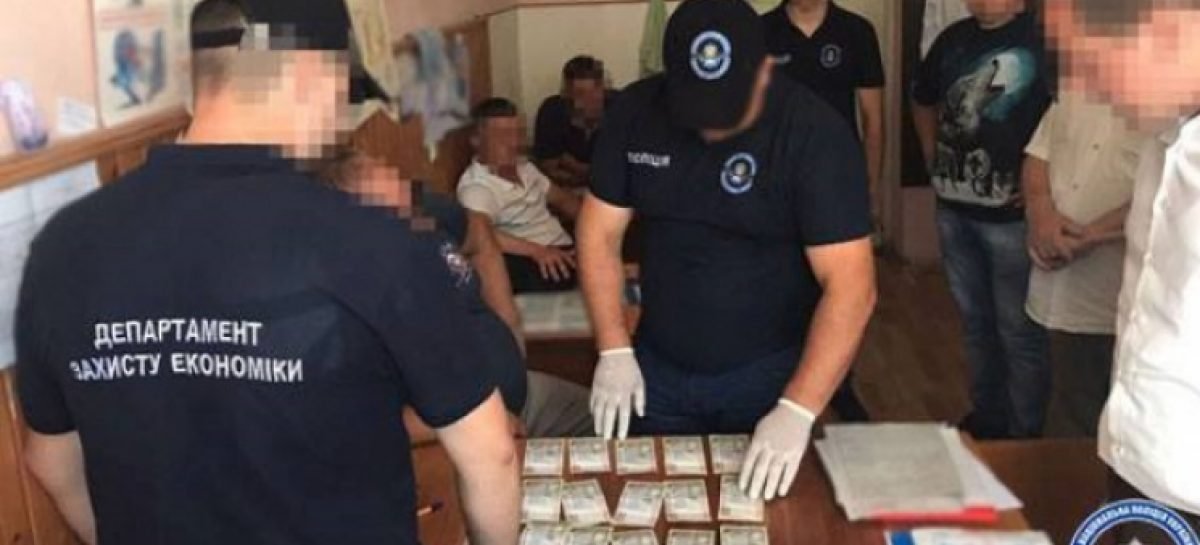 На Закарпатті невропатолог вимагав від людини з інвалідністю 16 тисяч хабара