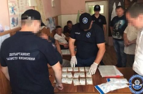 На Закарпатті невропатолог вимагав від людини з інвалідністю 16 тисяч хабара