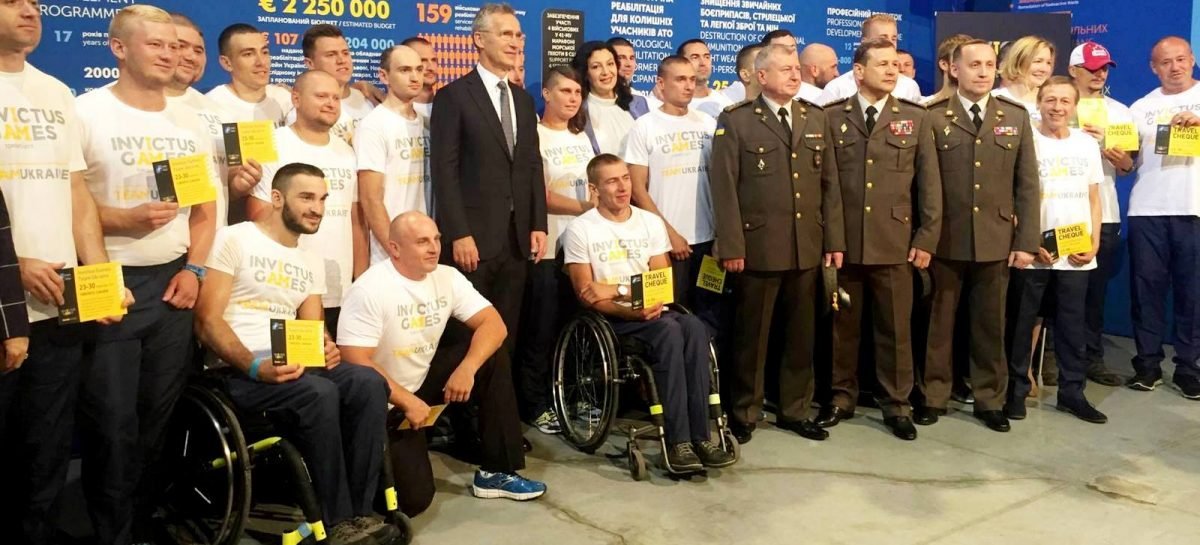 Генеральний секретар НАТО вручив подорожні сертифікати основному складу збірної України “Ігор Нескорених”