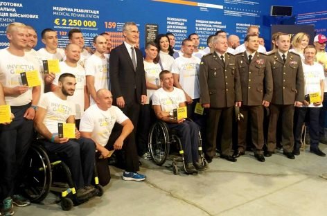 Генеральний секретар НАТО вручив подорожні сертифікати основному складу збірної України “Ігор Нескорених”