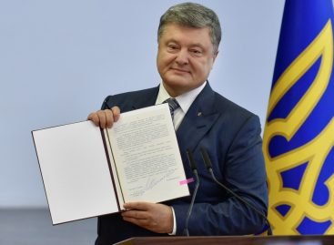 Президент підписав Закони щодо особливостей доступу осіб з особливими потребами до освітніх послуг та транспортного обслуговування таких осіб