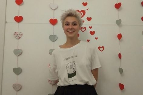 Болю не уникнути, але страждати не обов’язково, — дівчина, яка подолала рак, про життя під час хвороби та після
