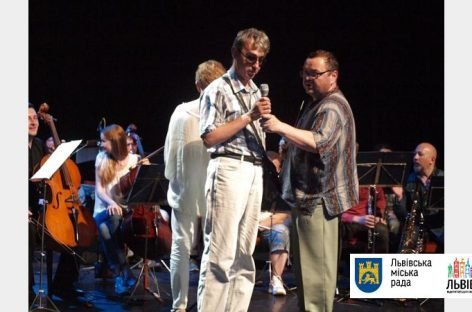 «Такого, як в нас, коли симфонічний оркестр і півтора десятка сліпих виконавців виступають разом, такого немає ніде», – О. Потимко