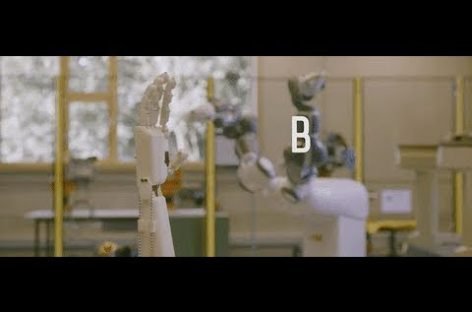 У Бельгії студенти створили роботизовану руку для перекладу жестової мови