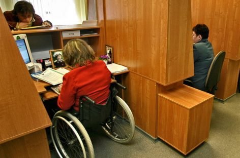 Про деякі трудові гарантії для працюючих осіб з інвалідністю