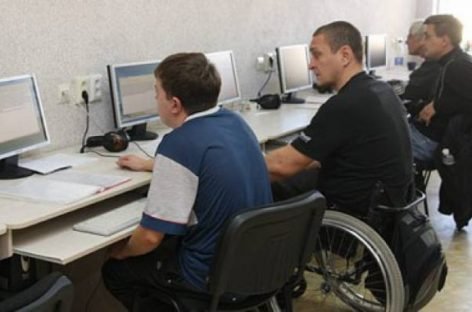 Майже 1500 осіб з інвалідністю скористалися послугами служби зайнятості